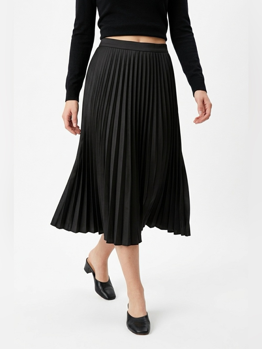 H&M pull on pleated skirt